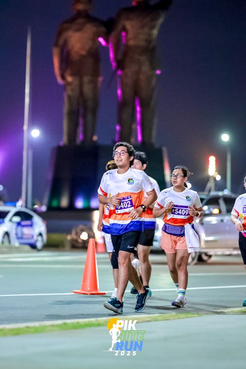 Race photo from PIK NITE RUN 2025