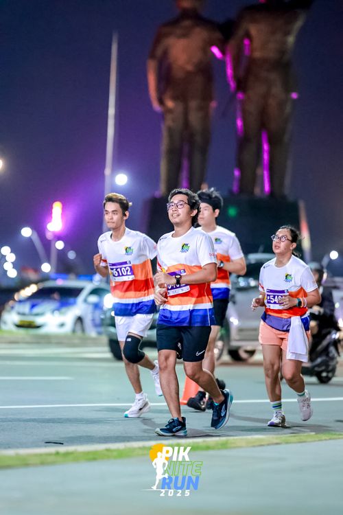 Race photo from PIK NITE RUN 2025