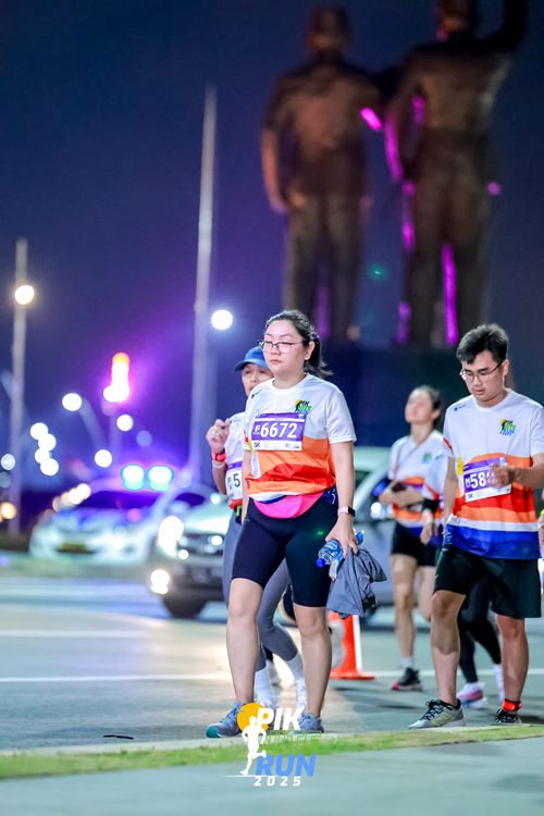 Race photo from PIK NITE RUN 2025