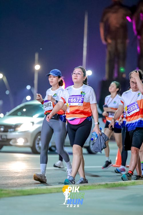Race photo from PIK NITE RUN 2025
