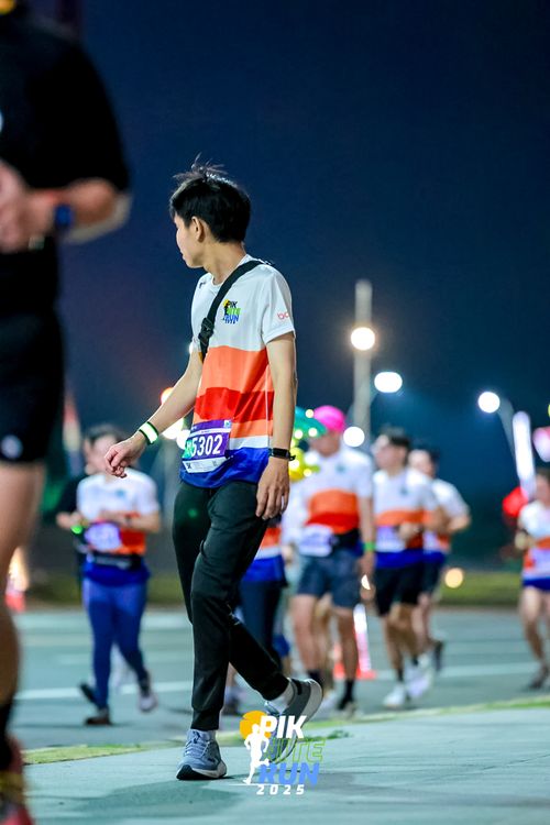 Race photo from PIK NITE RUN 2025