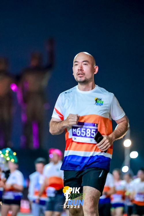 Race photo from PIK NITE RUN 2025