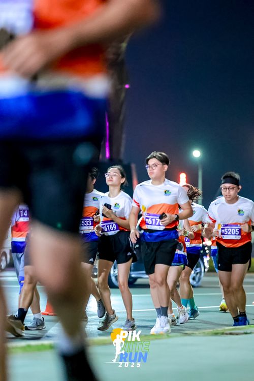 Race photo from PIK NITE RUN 2025