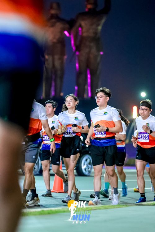 Race photo from PIK NITE RUN 2025