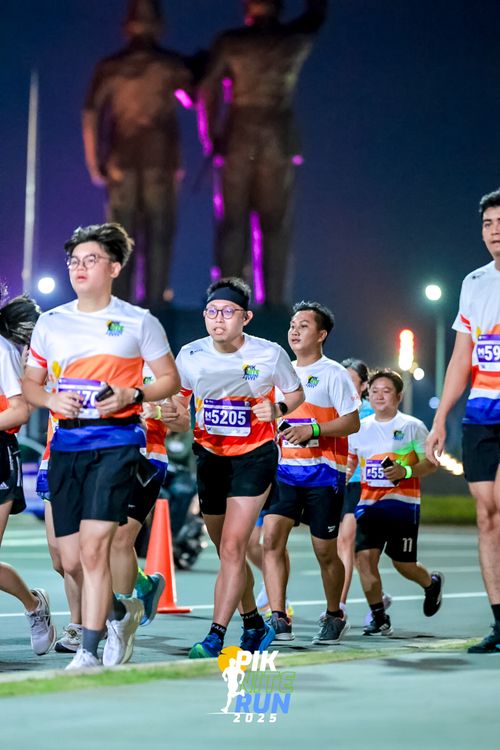 Race photo from PIK NITE RUN 2025