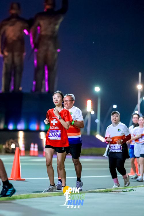 Race photo from PIK NITE RUN 2025