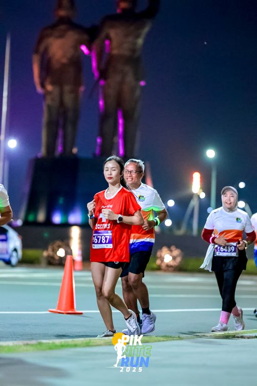 Race photo from PIK NITE RUN 2025