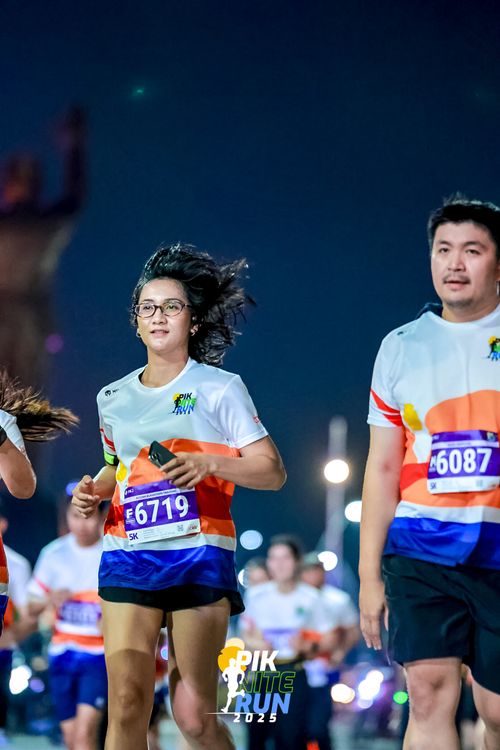Race photo from PIK NITE RUN 2025