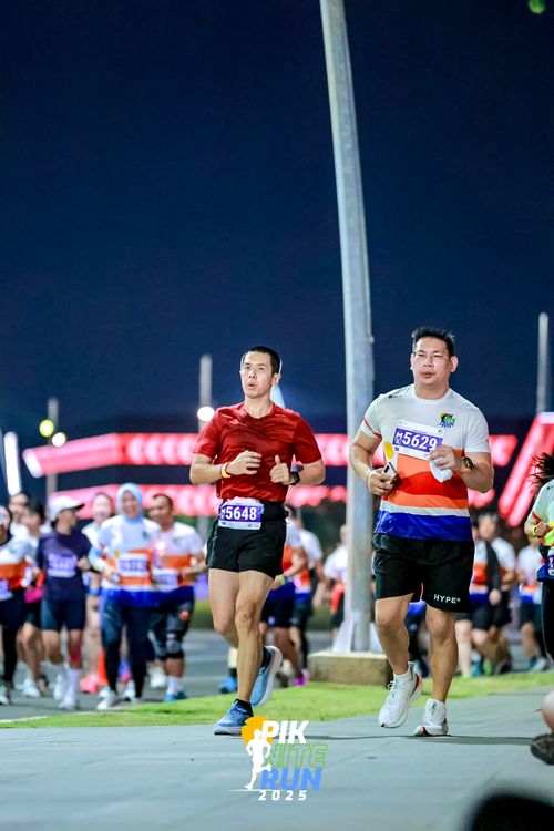 Race photo from PIK NITE RUN 2025