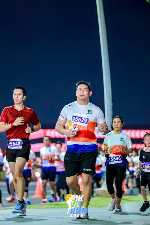 Race photo from PIK NITE RUN 2025