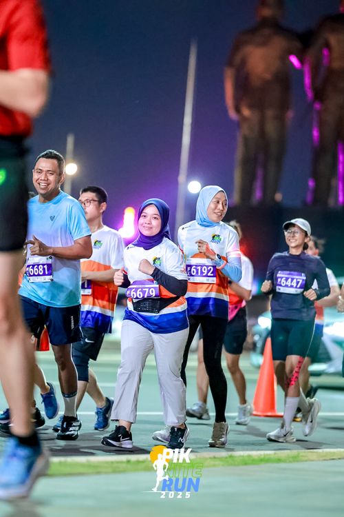 Race photo from PIK NITE RUN 2025