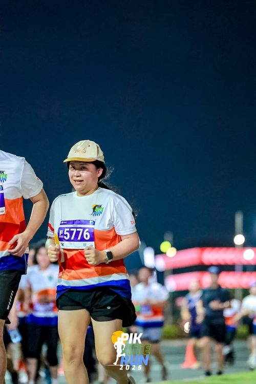 Race photo from PIK NITE RUN 2025