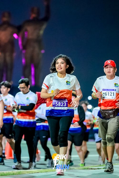 Race photo from PIK NITE RUN 2025