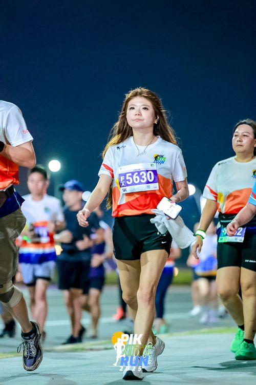 Race photo from PIK NITE RUN 2025
