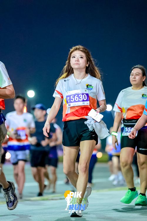 Race photo from PIK NITE RUN 2025
