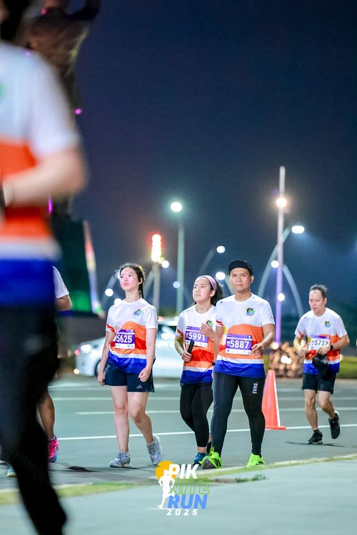 Race photo from PIK NITE RUN 2025