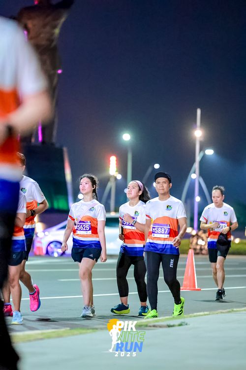 Race photo from PIK NITE RUN 2025