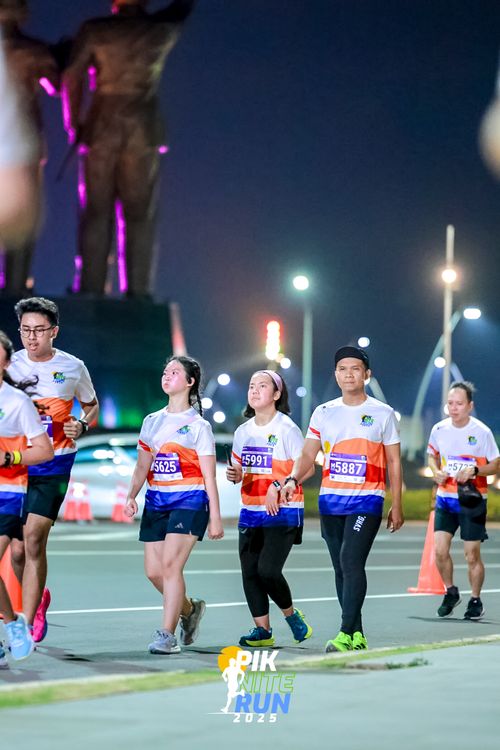 Race photo from PIK NITE RUN 2025