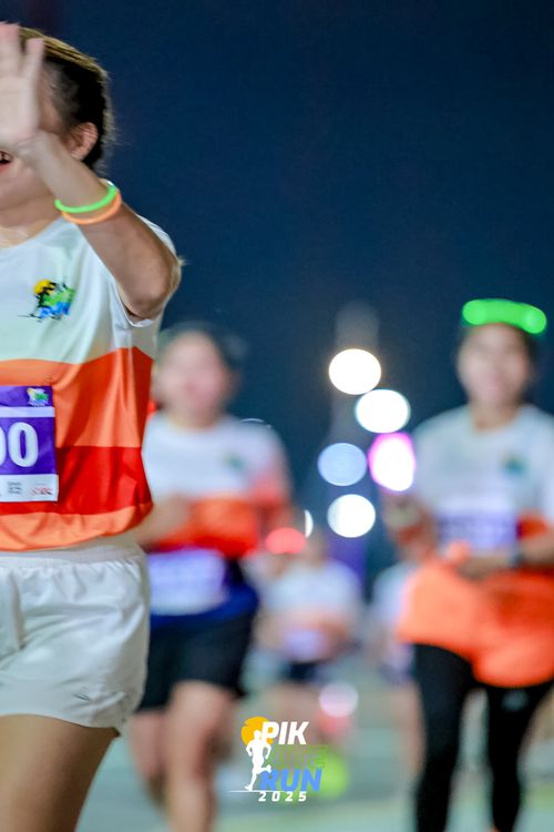 Race photo from PIK NITE RUN 2025