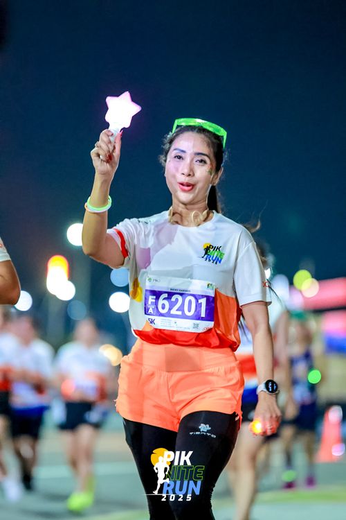 Race photo from PIK NITE RUN 2025