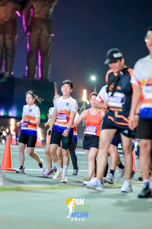 Race photo from PIK NITE RUN 2025