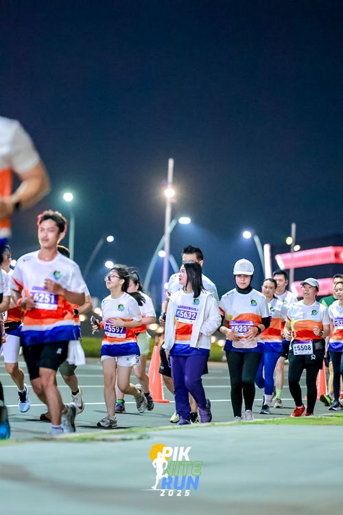 Race photo from PIK NITE RUN 2025