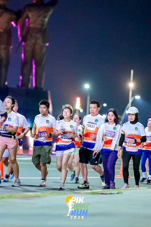 Race photo from PIK NITE RUN 2025