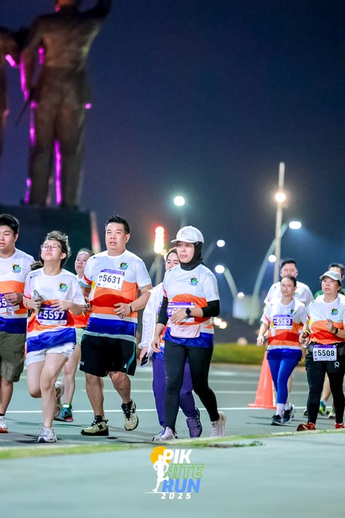 Race photo from PIK NITE RUN 2025