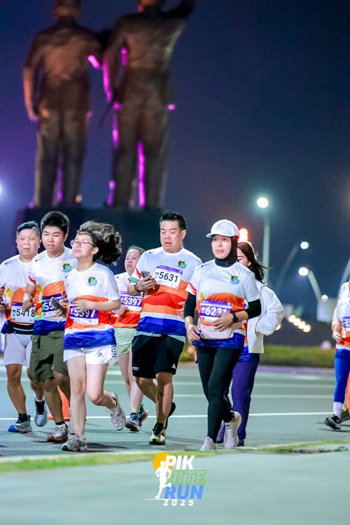 Race photo from PIK NITE RUN 2025