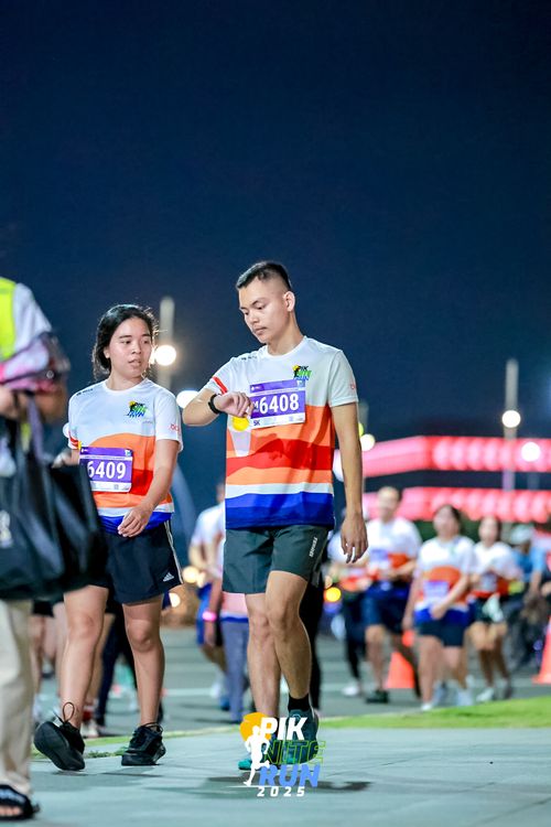 Race photo from PIK NITE RUN 2025