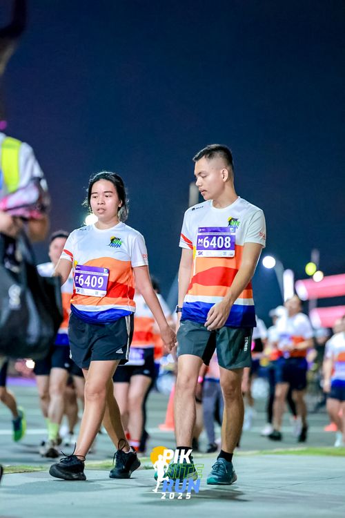 Race photo from PIK NITE RUN 2025