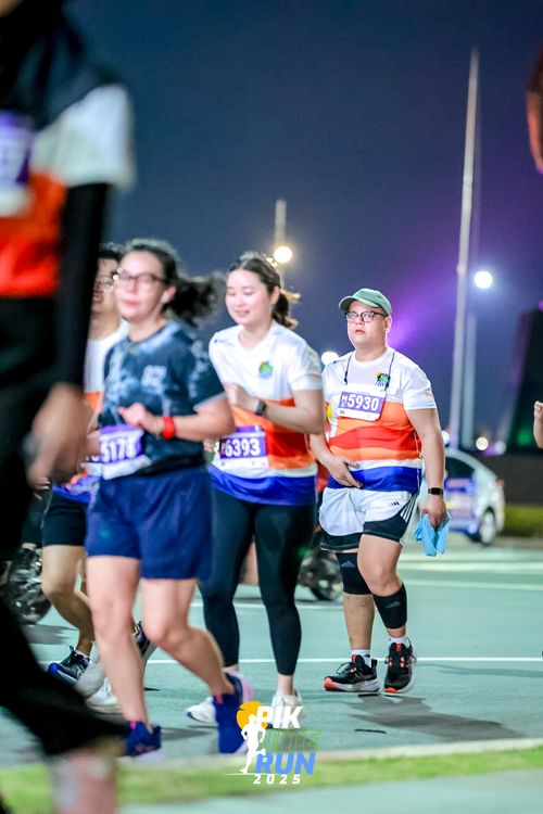 Race photo from PIK NITE RUN 2025