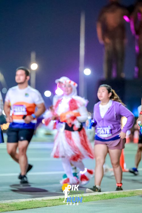 Race photo from PIK NITE RUN 2025