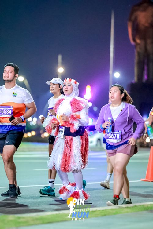 Race photo from PIK NITE RUN 2025