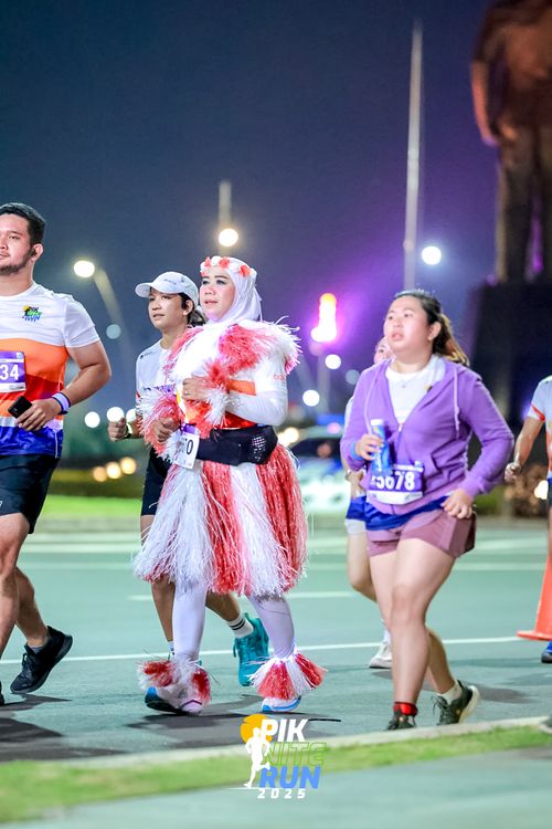 Race photo from PIK NITE RUN 2025