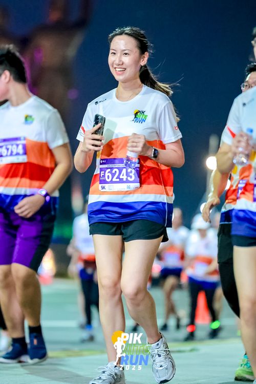 Race photo from PIK NITE RUN 2025