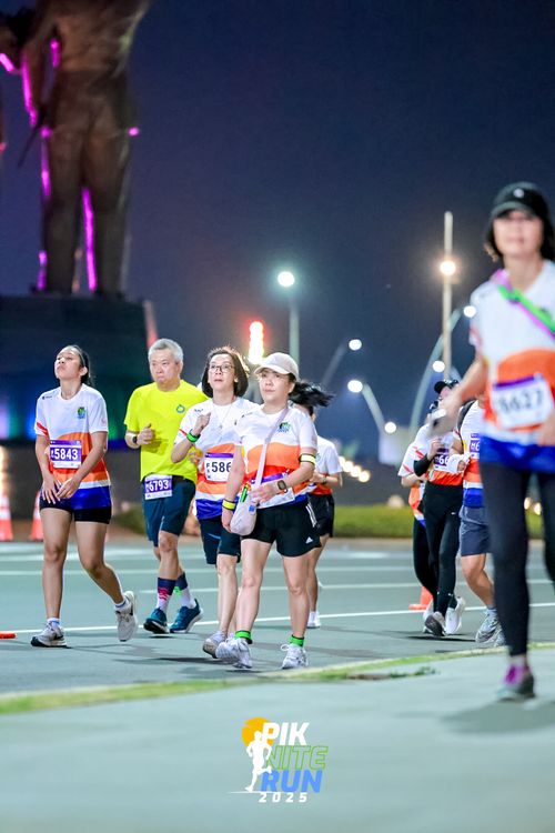 Race photo from PIK NITE RUN 2025