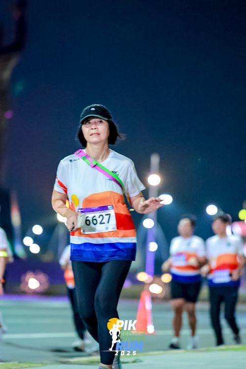 Race photo from PIK NITE RUN 2025