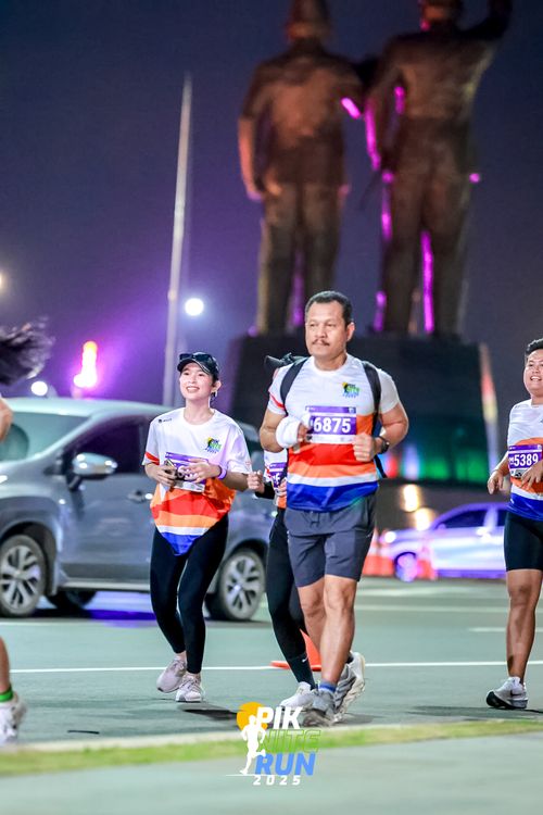Race photo from PIK NITE RUN 2025