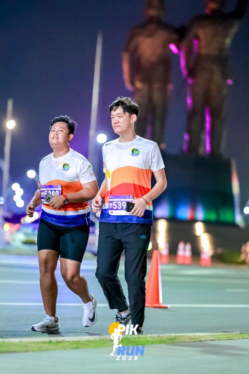 Race photo from PIK NITE RUN 2025