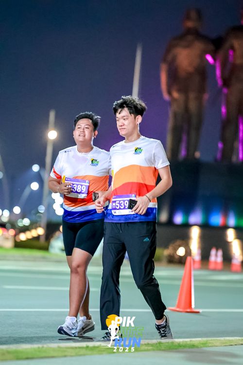 Race photo from PIK NITE RUN 2025