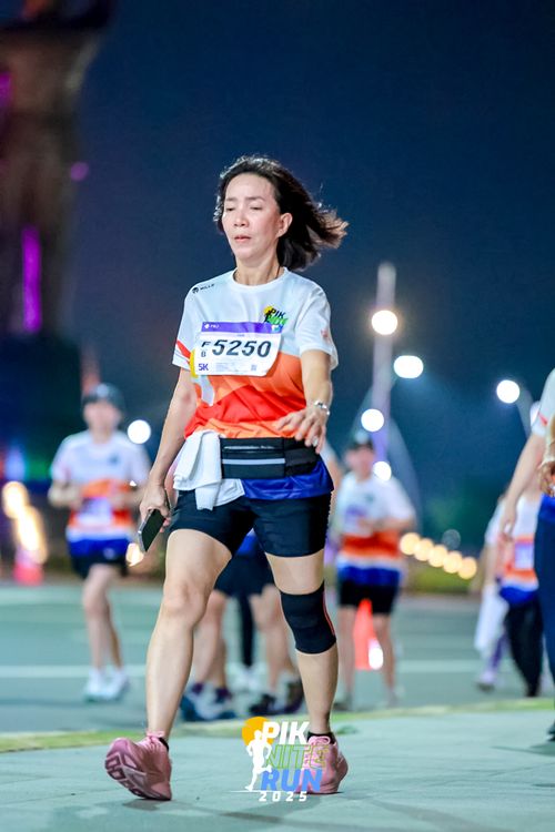 Race photo from PIK NITE RUN 2025