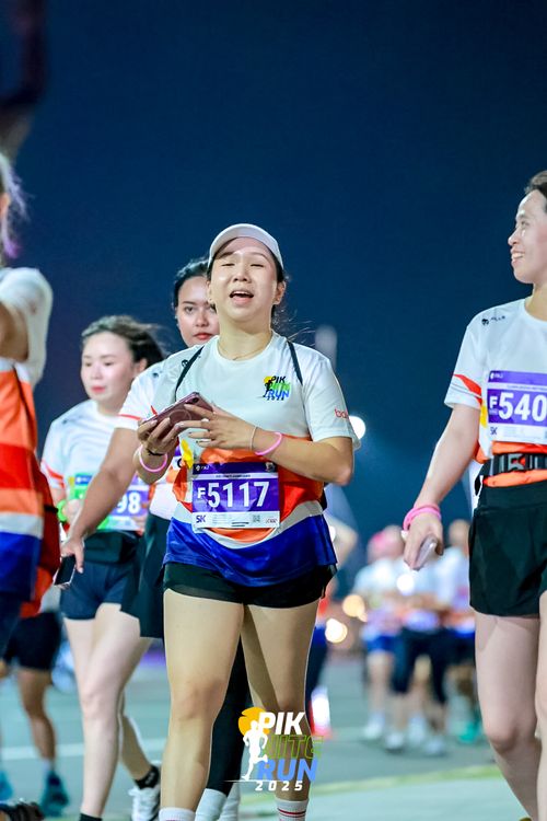 Race photo from PIK NITE RUN 2025