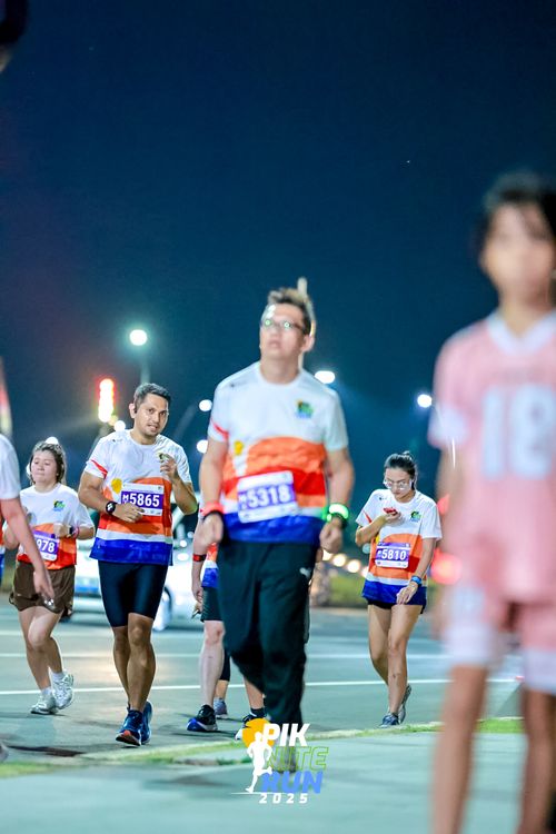 Race photo from PIK NITE RUN 2025