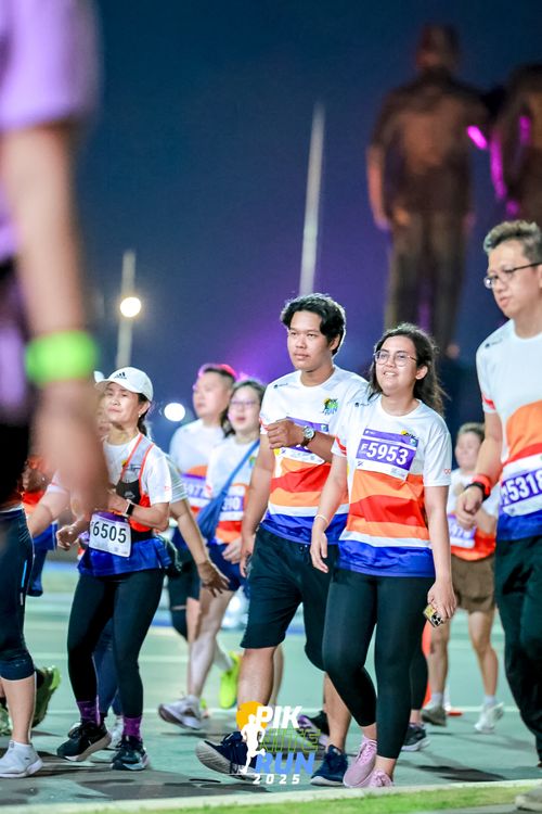Race photo from PIK NITE RUN 2025