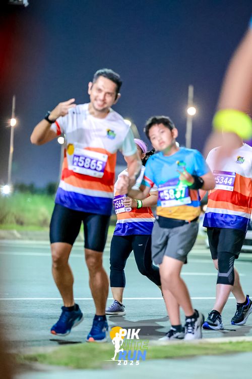 Race photo from PIK NITE RUN 2025