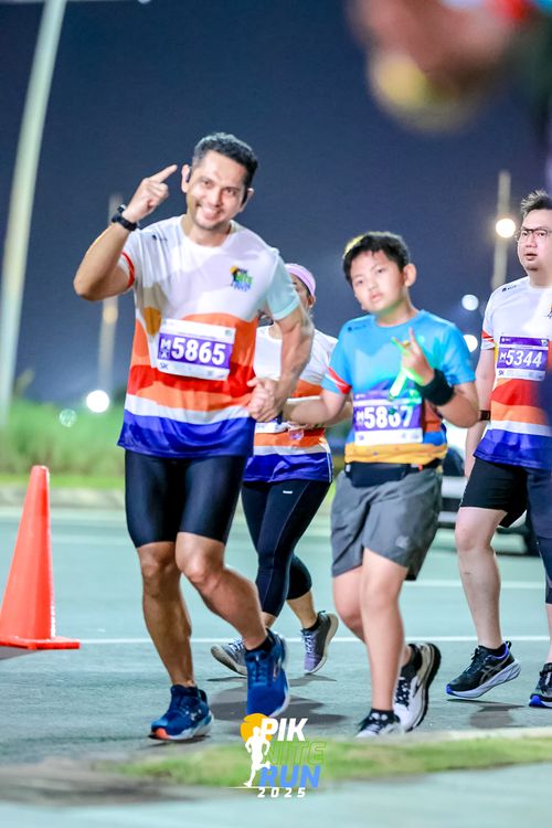 Race photo from PIK NITE RUN 2025