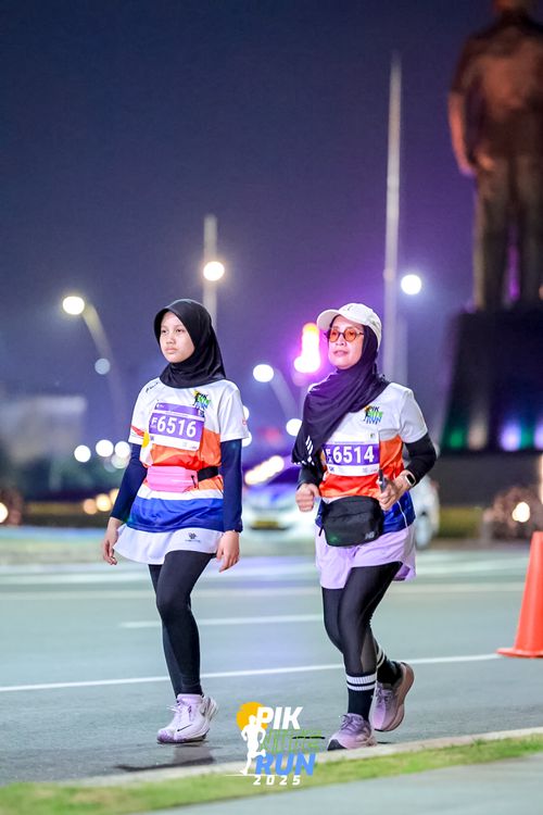 Race photo from PIK NITE RUN 2025