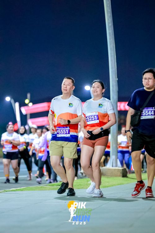 Race photo from PIK NITE RUN 2025