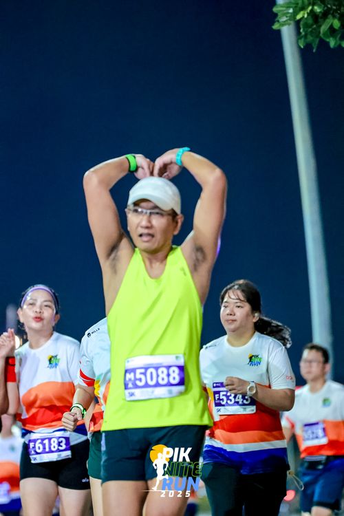 Race photo from PIK NITE RUN 2025